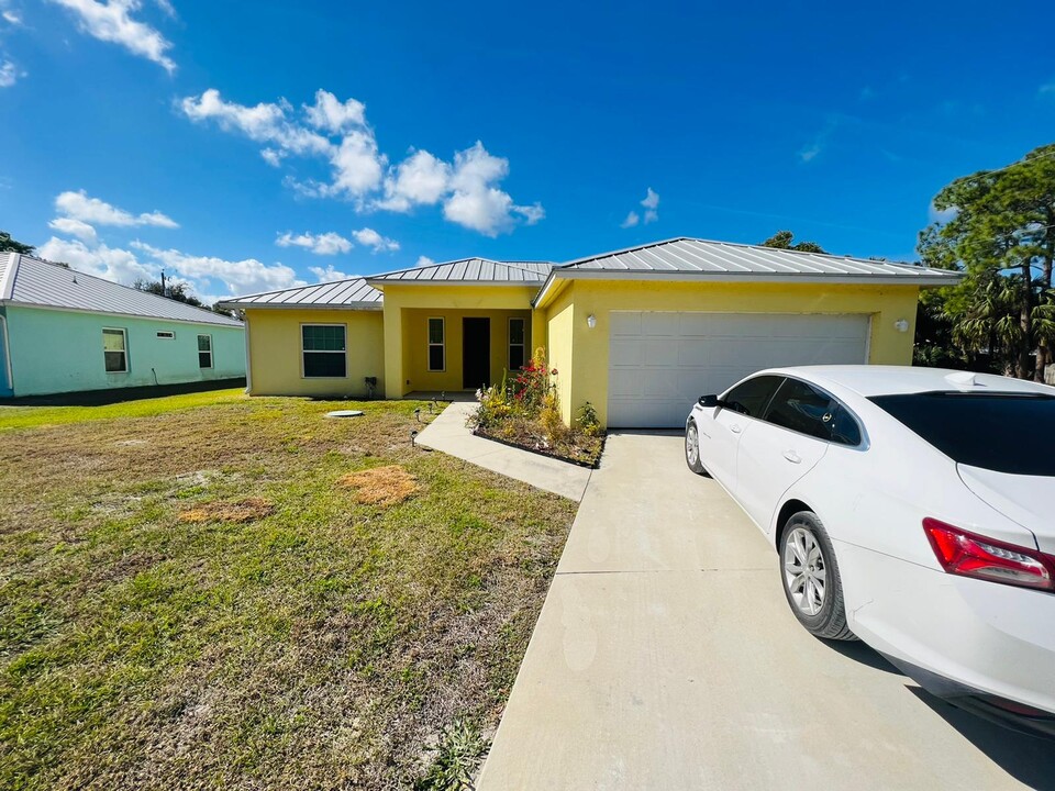 1205 37th Ave SW in Vero Beach, FL - Building Photo