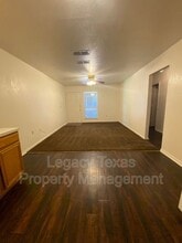 1112 Williams Ave in Cleburne, TX - Building Photo - Building Photo