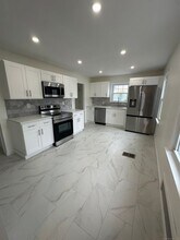 11 Colony St in Stratford, CT - Building Photo - Building Photo