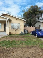 3035 E El Monte Way in Fresno, CA - Foto de edificio - Building Photo