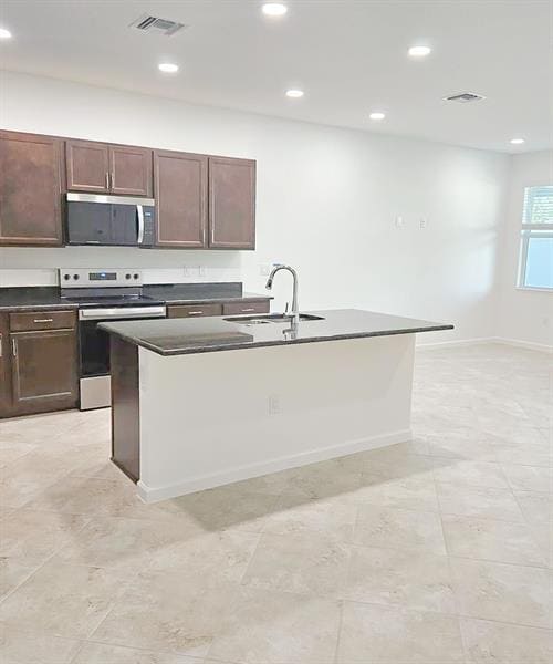 property at 4760 Longwood Lake Sq