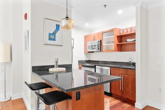 17 Otis St in Cambridge, MA - Building Photo - Building Photo