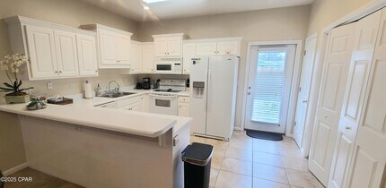 8121 Singletary St in Panama City Beach, FL - Building Photo - Building Photo