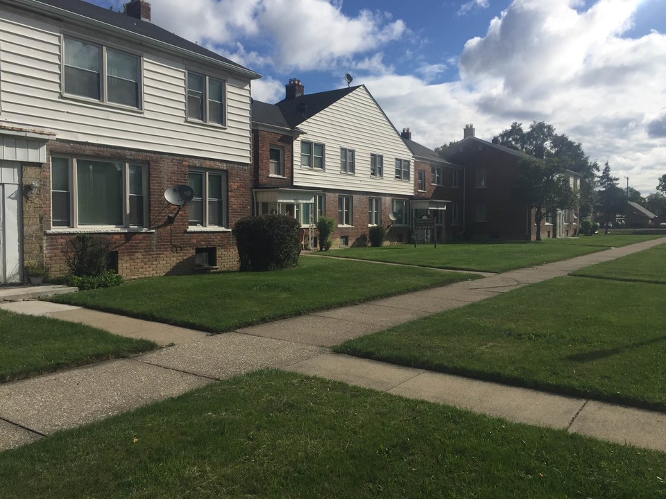 Puritan Apartments in Detroit, MI - Building Photo