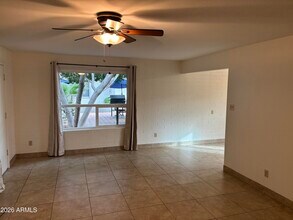 4111 E Camelback Rd in Phoenix, AZ - Building Photo - Building Photo