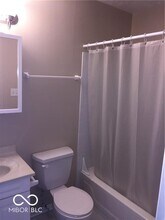 6022 S Bay Dr in Indianapolis, IN - Building Photo - Building Photo