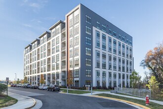 Aspire Huntington Station in Alexandria, VA - Building Photo - Building Photo
