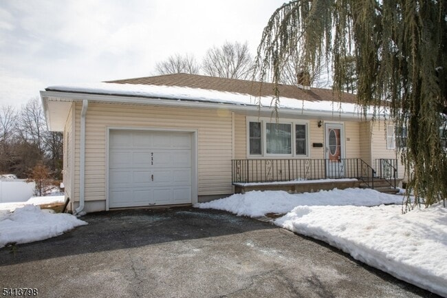 711 Brooklyn Ave in Raritan, NJ - Building Photo - Building Photo