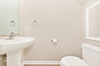 8159 Bartholomew Ct in Baltimore, MD - Foto de edificio - Building Photo