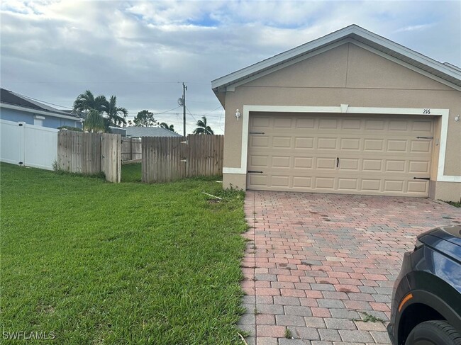 216 SW 21st Ln in Cape Coral, FL - Foto de edificio - Building Photo