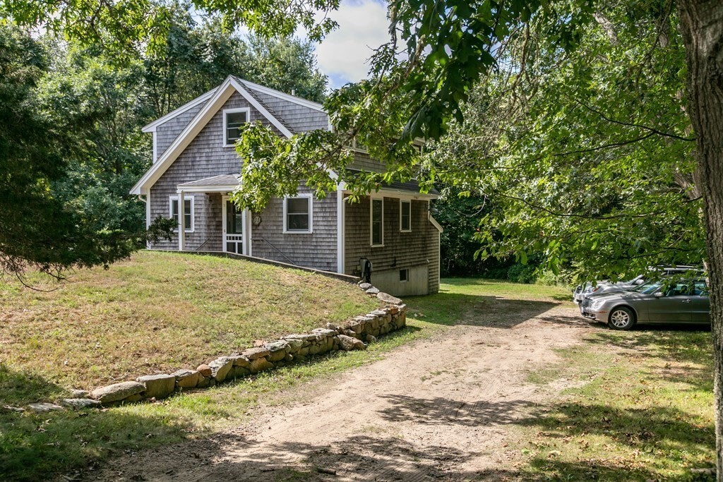 11 Hammett Ln in Chilmark, MA - Building Photo