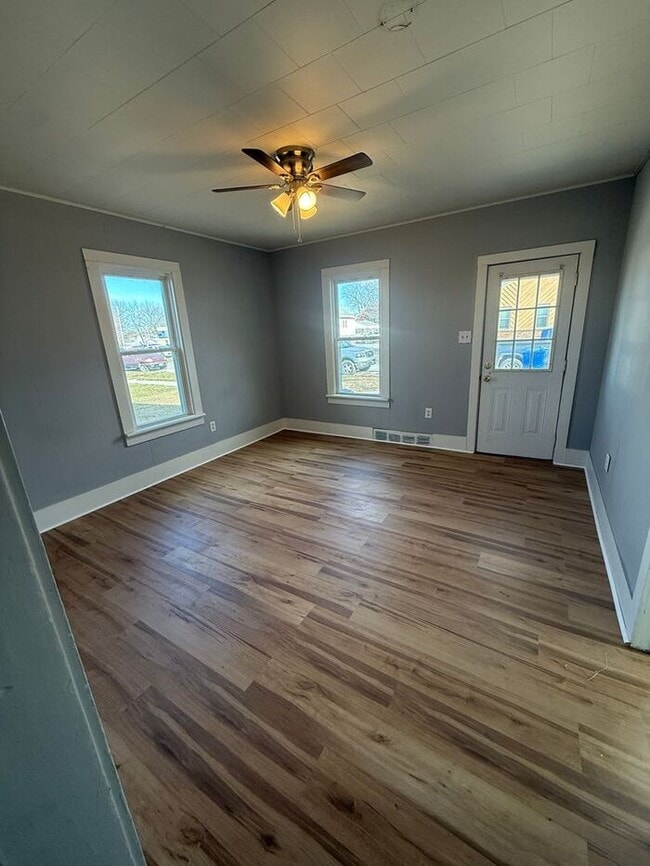 417 37th St in Moline, IL - Building Photo - Building Photo