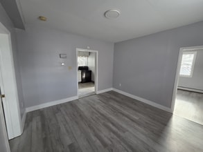 34 N Earl St in Shippensburg, PA - Building Photo - Building Photo