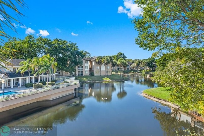 9833 Westview Dr in Coral Springs, FL - Foto de edificio - Building Photo