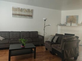 2108 N Hobart St, Unit S1