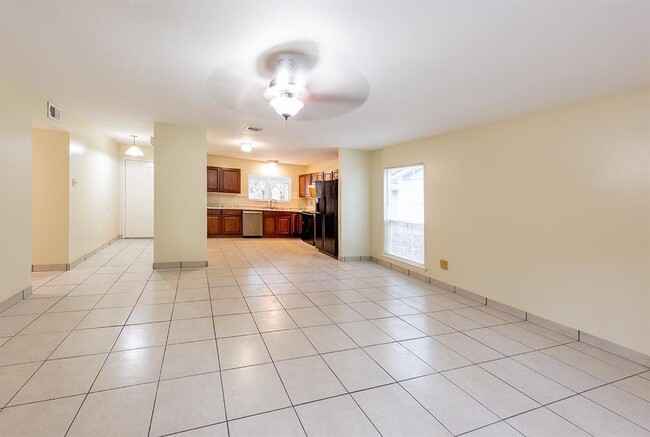 49 Blue Fox Rd in Spring, TX - Building Photo - Building Photo