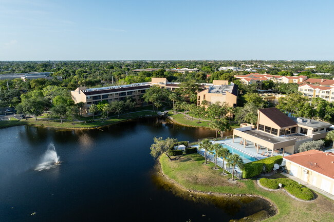 Jacaranda Heights in Fort Lauderdale, FL - Building Photo - Building Photo