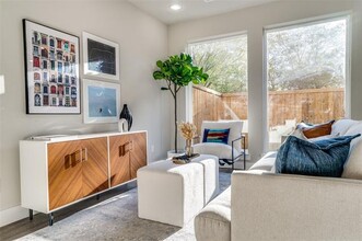 2116 Shea Rd in Dallas, TX - Building Photo - Building Photo
