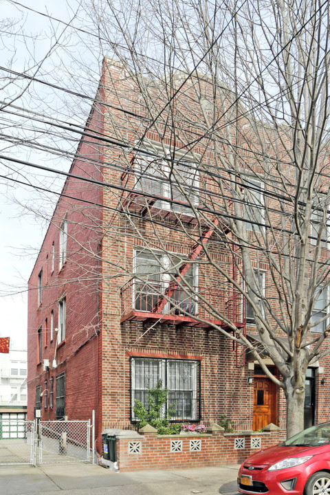 22-60 27th St in Astoria, NY - Building Photo