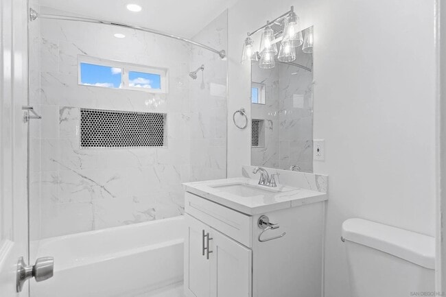 3821 Marlborough Ave in San Diego, CA - Foto de edificio - Building Photo