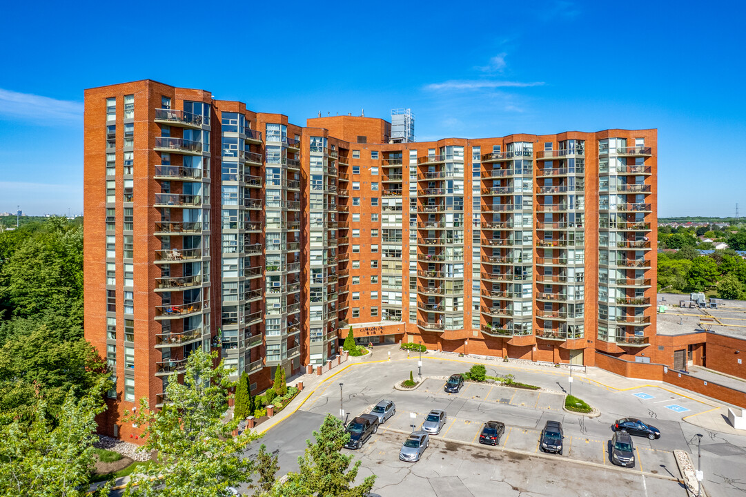 Camargue II in Toronto, ON - Building Photo