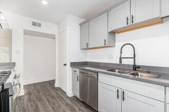 13235 N 20th Ave in Phoenix, AZ - Building Photo - Building Photo