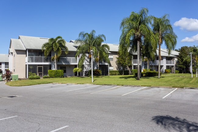 Timber Chase at Sarasota Bay in Sarasota, FL - Foto de edificio - Building Photo