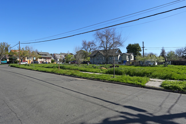 Newton Booth Townhomes