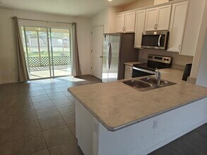 872 Reading St SE in Palm Bay, FL - Foto de edificio - Building Photo