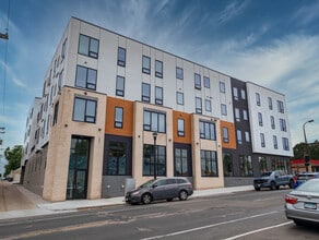 The Pearl Apartments in Minneapolis, MN - Foto de edificio - Building Photo