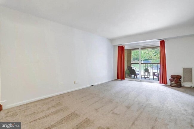 5912 Cove Landing Rd in Burke, VA - Building Photo - Building Photo