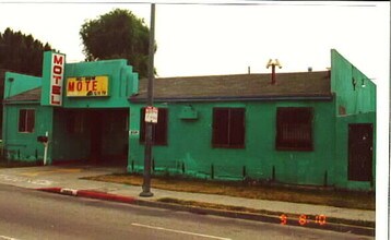 Ho Hum Motel in Los Angeles, CA - Building Photo - Building Photo