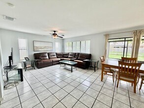 6048 Garrett St in Jupiter, FL - Foto de edificio - Building Photo