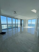 495 Brickell Ave, Unit ICON BRICKELL T2 in Miami, FL - Building Photo - Building Photo