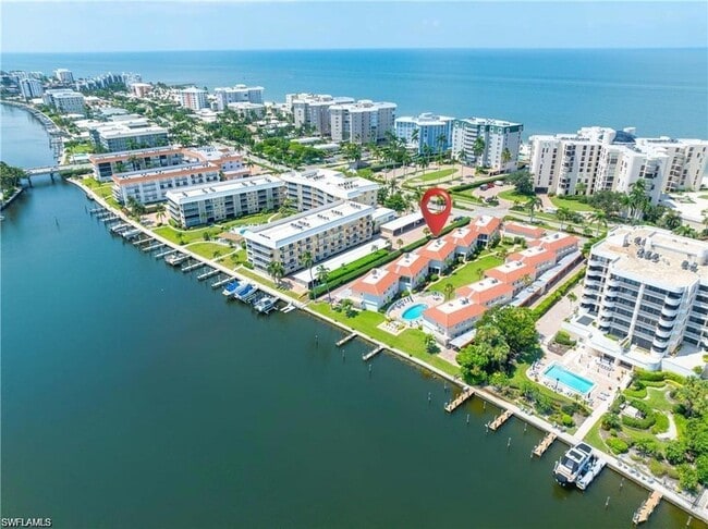 property at 3070 Gulf Shore Blvd N