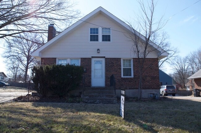 property at 1006 W Broadway