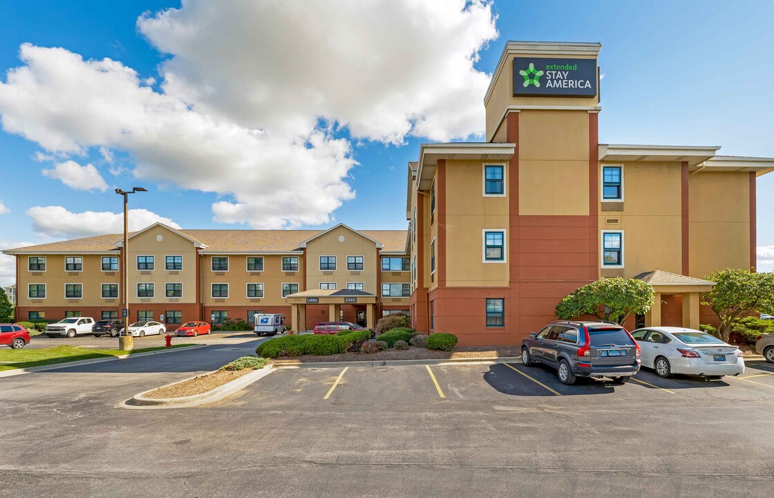 Furnished Studio-Chicago - Darien in Darien, IL - Building Photo