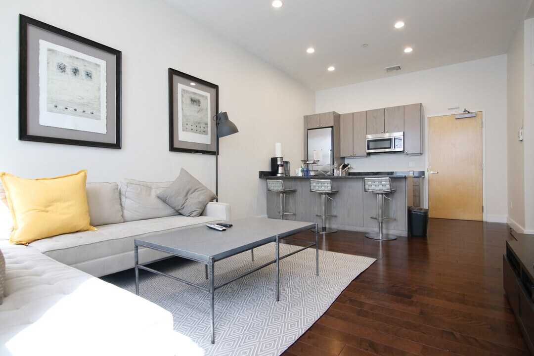 460 Harrison Ave in Boston, MA - Building Photo