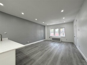 209-211-211 Main St in Farmingdale, NY - Building Photo - Building Photo