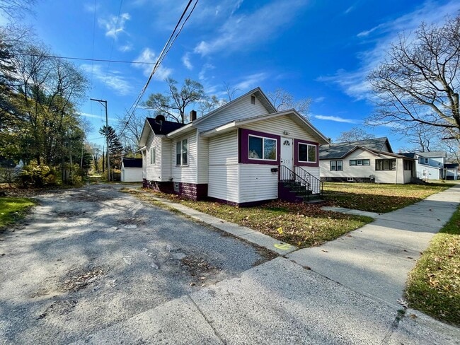 property at 373 E Holbrook Ave