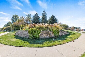 1605 Labrador Dr in Columbia, MO - Foto de edificio - Building Photo