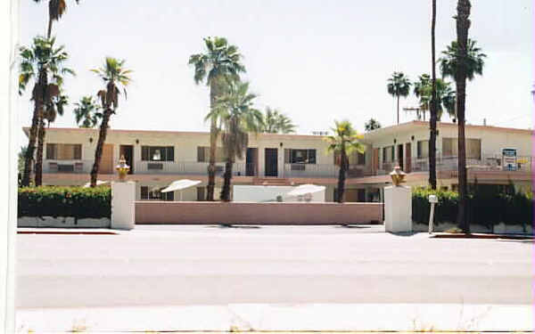 1200 S Palm Canyon Dr in Palm Springs, CA - Foto de edificio - Building Photo