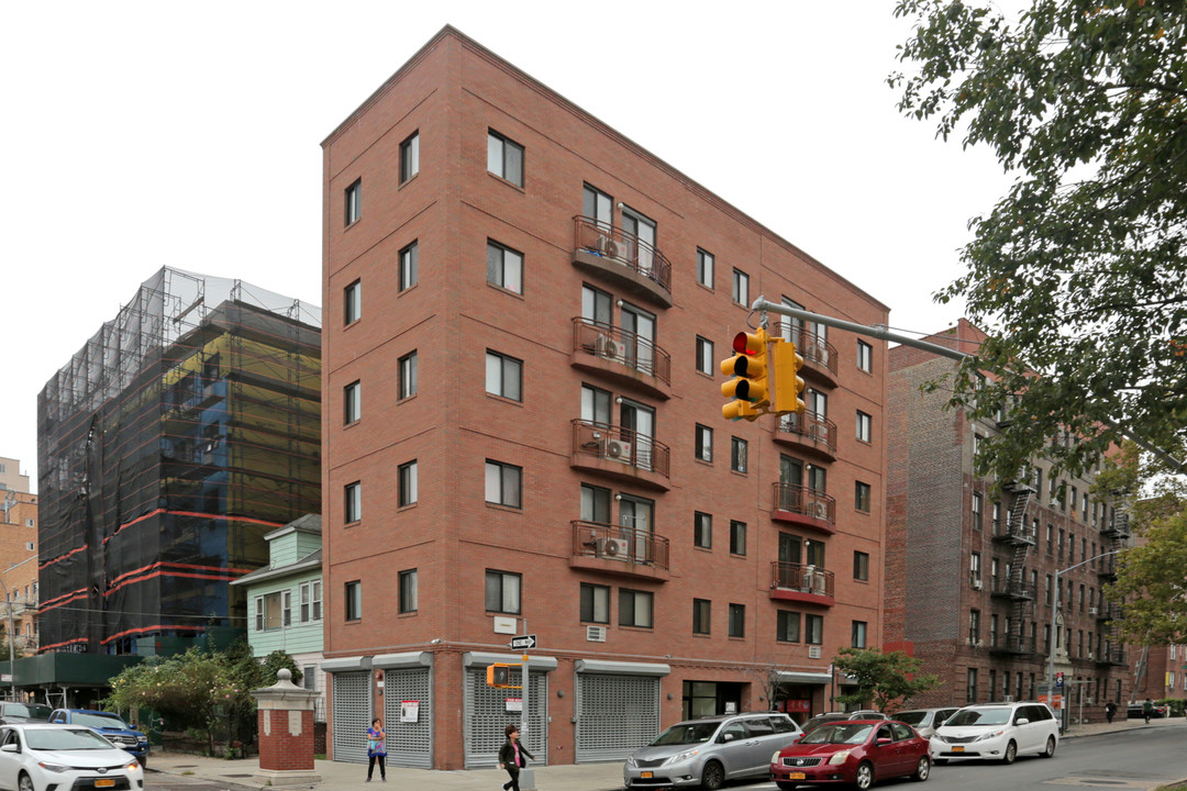 14219 Cherry Ave in Flushing, NY - Building Photo