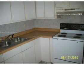 1200 SW 50th Ave in North Lauderdale, FL - Building Photo - Building Photo