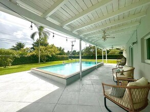 11345 SW 109th Ave in Miami, FL - Foto de edificio - Building Photo