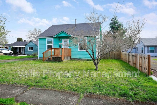 3360 Abrams Ave NE in Salem, OR - Building Photo - Building Photo