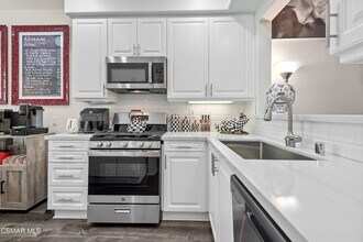 4894 Santo Dr in Oak Park, CA - Building Photo - Building Photo