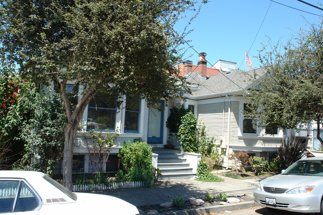 5005-5009 Clarke St in Oakland, CA - Building Photo - Building Photo