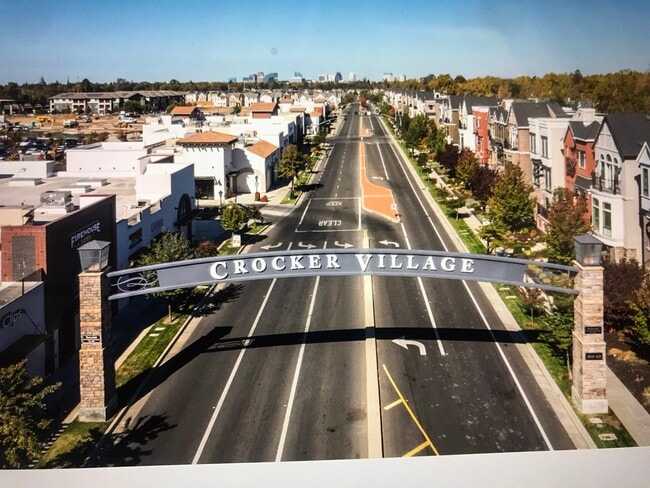 2352 Bronze Star Way in Sacramento, CA - Building Photo - Building Photo