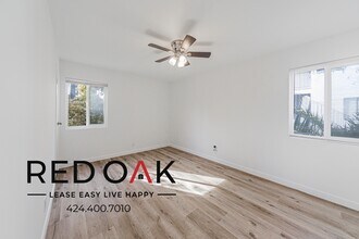 354-360 Rennie Ave in Los Angeles, CA - Foto de edificio - Building Photo